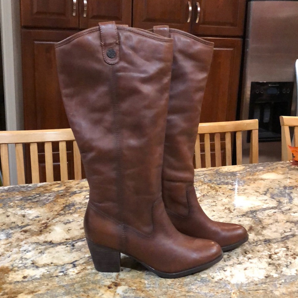 Women’s size 11 leather boots